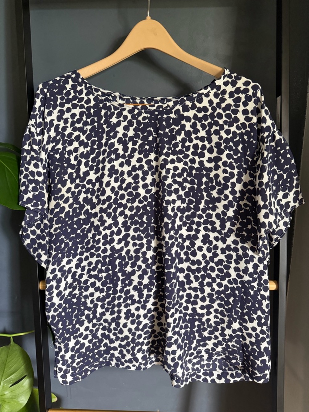 LOFT Navy White Abstract Print Flutter Sleeve Blouse Large Workwear